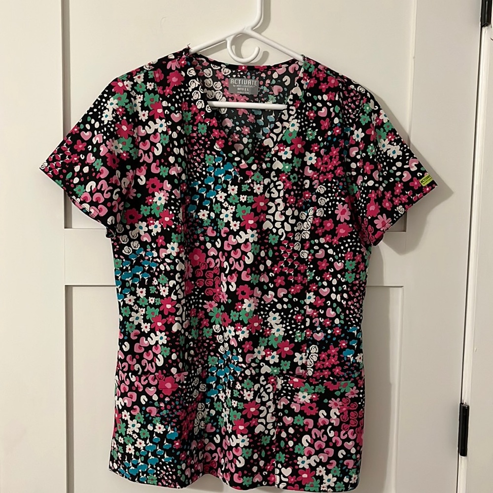 🇺🇸SALE! Med Couture Activate Scrub Top - Size L
